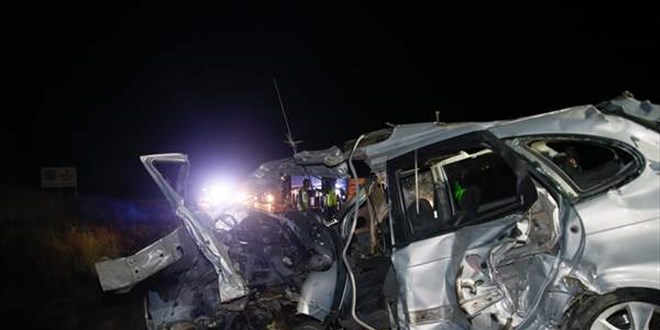 Eskişehir'de yolcu otobüsü ile otomobilin çarpışması sonucu 1 kişi öldü