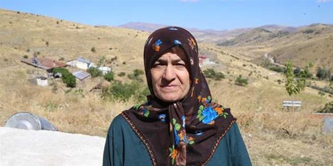Deprem sonrası 'ölü' olarak kayıtlara geçti, yaşadığını ispatlamaya çalışıyor