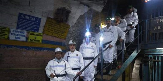 Bakan Işıkhan, maden ocağında işçilerle bir araya geldi