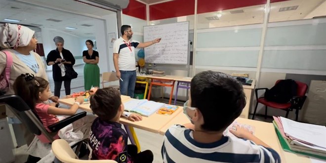 Hastanede ders: Hem tedavi hem eğitim