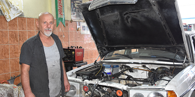 45 yıldır aynı marka otomobilleri tamir ediyor