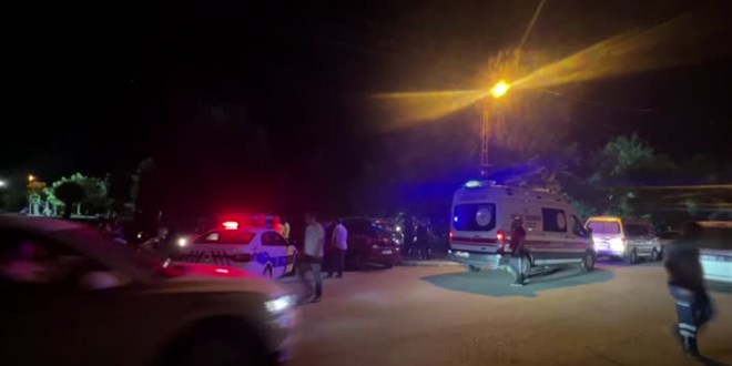 İhbara giden polise sıcak su atılması sonucu 2'si polis 4 kişi yaralandı