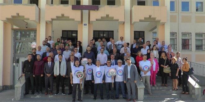Öğretmen velinin şiddetine maruz kaldı, meslektaşlarından öğretmene destek geldi