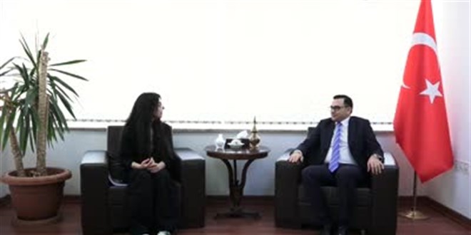 Erbil Başkonsolosu, Türkçeyi kendi kendine öğrenerek kitap yazan Iraklı genç kızla görüştü