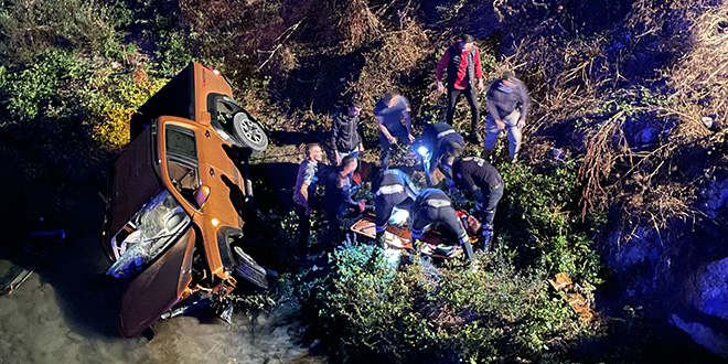 Dereye düşen pikapta bulunan 1 kişi öldü, 3 kişi yaralandı