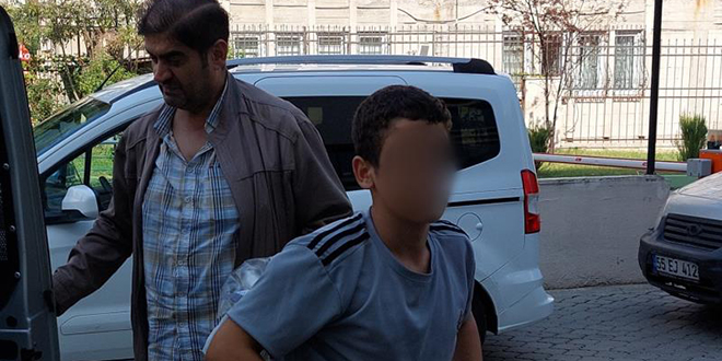 15 yaşındaki çocuk parkta yan bakma yüzünden kan döktü
