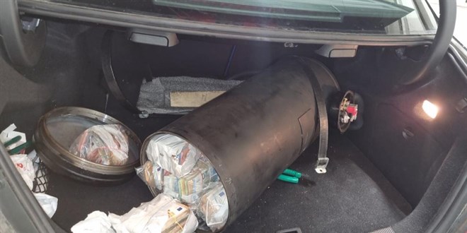 Otomobilin gaz deposundan servet çıktı