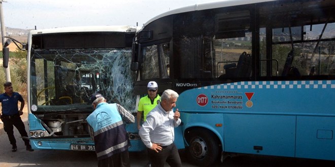 Kahramanmaraş'ta halk otobüsleri çarpıştı: 9 yaralı