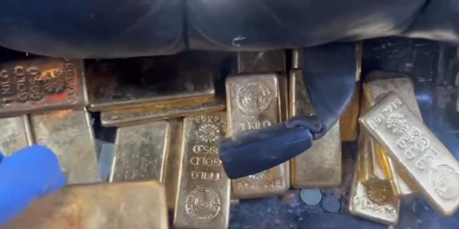 Hakkari'de gümrük kaçağı 28 kilogram külçe altın ele geçirildi