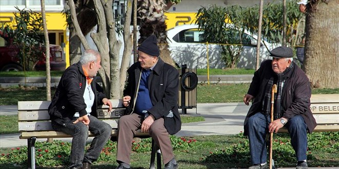 Dünyada 2050'de her 6 kişiden biri 'yaşlı' olacak