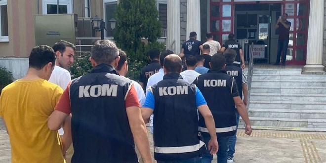 FETÖ üyesi 8 kişi yurt dışına çıkmaya çalışırken yakalandı