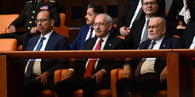 Saadet Partisi'nden TBMM açıklaması: Sayın Karamollaoğlu protokol gereğince ayağa kalkmıştır
