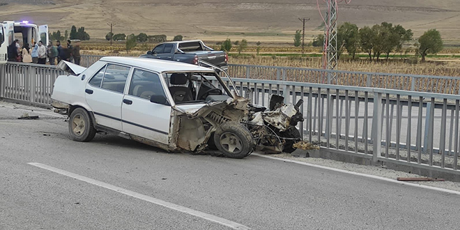 Kaza yapan aracın camından fırlayıp köprüden düşen sürücü öldü
