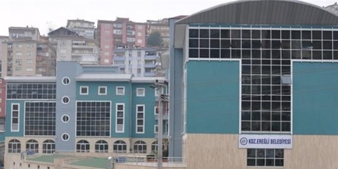 Meclis toplantısında çıkan kavgada 2 üye yaralandı