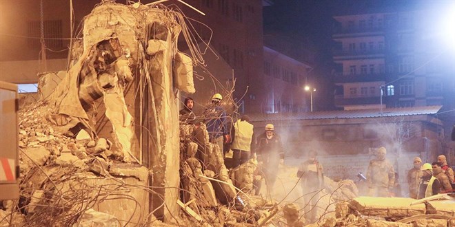 100 kişiye mezar olan bina projesiz ve ruhsatsız yapılmış