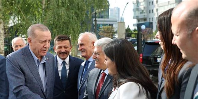 Cumhurbaşkanı Erdoğan, AK Parti Genel Merkezi'ne geldi