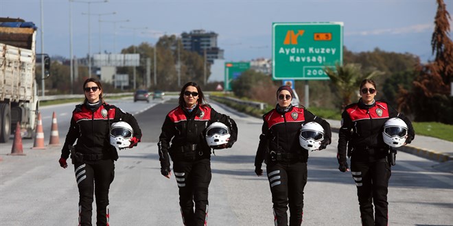 Kazadan sonra yürüyemeyen motosikletli polis, üniformasına kavuştu