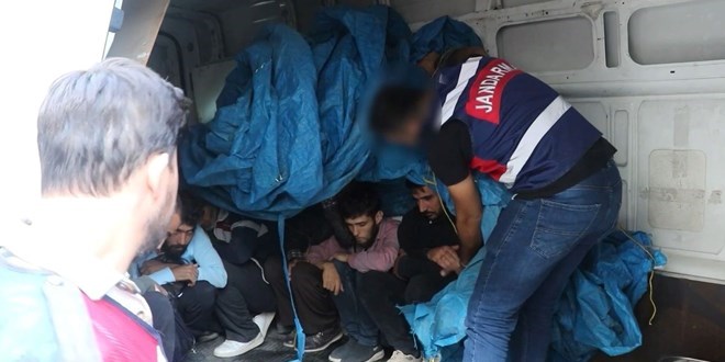 Sınırda 5 Rus kaçak yakalandı, 3'ü kamu görevlisi 8 kişi gözaltına alındı