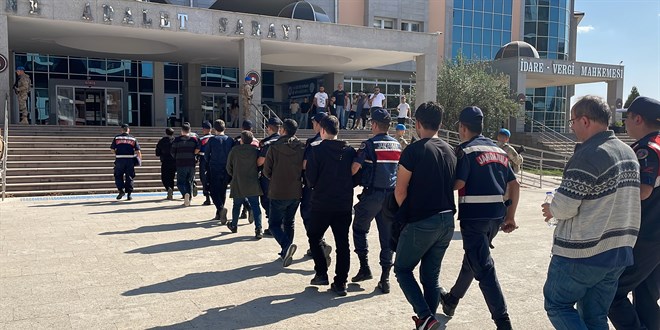 Botla Yunanistan'a kaçmaya çalışırken yakalanan 20 FETÖ mensubu tutuklandı