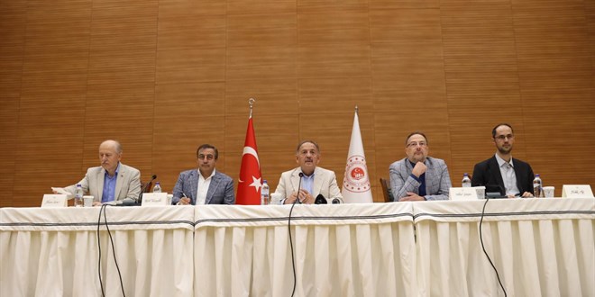 Bakan Özhaseki deprem bölgesindeki il müdürleriyle bir araya geldi