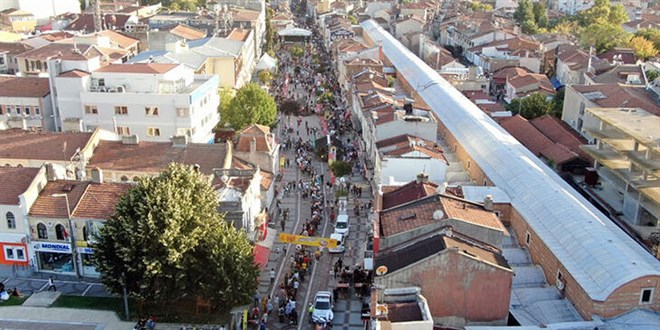 Edirne'de 1 ton ciğer dağıtıldı, vatandaşlar metrelerce kuyrukta bekledi