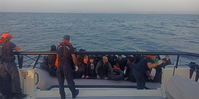 İzmir açıklarında 197 düzensiz göçmen yakalandı