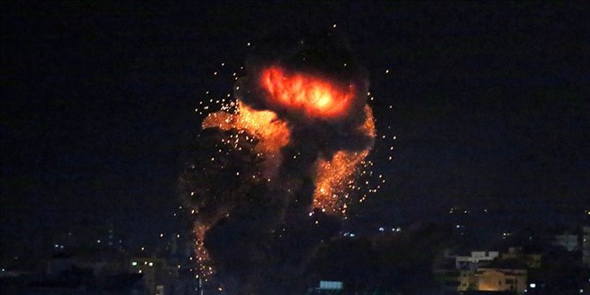srail ordusu Gazze'yi gece boyu bombalamaya devam etti