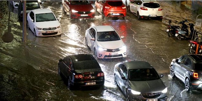 Fethiye'de sağanak: Yollar göle döndü
