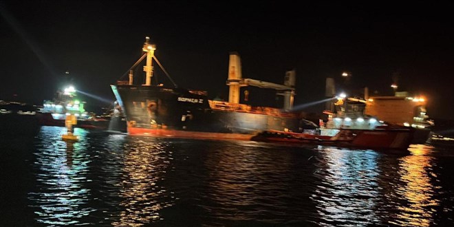 stanbul Boaz'ndaki trafik arzalanan gemi nedeniyle askya alnd