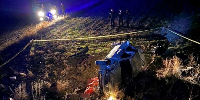 Kars'ta otomobil şarampole devrildi: 3 ölü, 1 yaralı