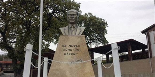 Ataşehir'de ilkokulda Atatürk büstü çalındı