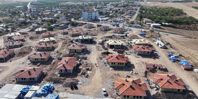 Depremden etkilenen Yeilyurt'ta 135 ky evinin kaba inaat tamamland