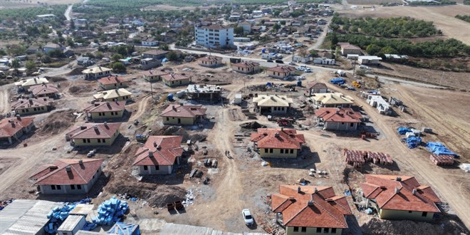 Depremden etkilenen Yeşilyurt'ta 135 köy evinin kaba inşaatı tamamlandı