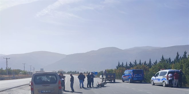 Konya'da hafif ticari araçla çarpışan motosikletin sürücüsü öldü