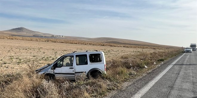 Şarampole devrilen hafif ticari araçtaki 1 kişi öldü