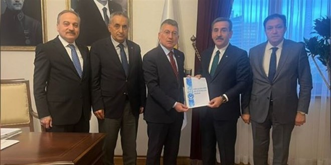 Kamu-Sen'den Ak Parti'ye ziyaret: Acil çözüm bekleyen sorunlar raporu sunuldu