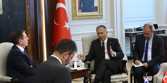 Yerlikaya: Yunan ve Bulgar sınırına iki tabur asker gönderdik, durdu