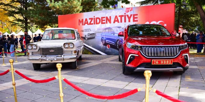 Eskişehir'de yan yana sergilenen Devrim ve Togg ilgi gördü