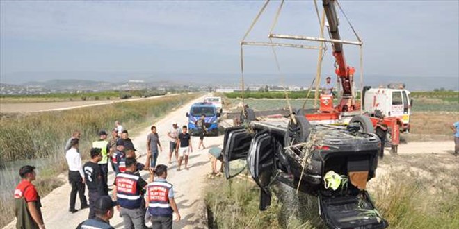 Mersin'de sulama kanalına devrilen cipin sürücüsü öldü