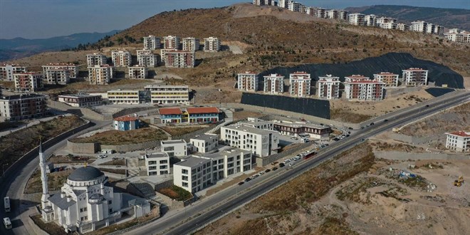 İzmir depreminin ardından depremzedelere 3 bin 887 konut teslim edildi