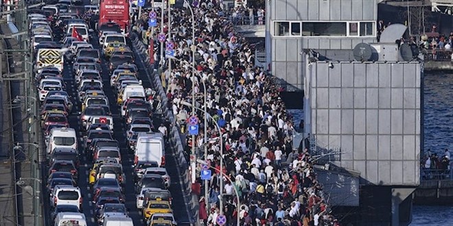 Cumhuriyet'in 100. yl dnm etkinliklerine ilgi byk oldu, trafik kilitlendi