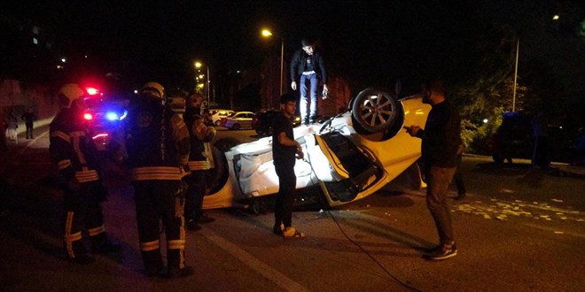 Kaza yapan eşinin yanına giderken kaza yaptı: 5 yaralı