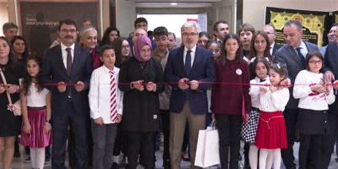 MEB, '100. Yılında Cumhuriyet' konulu yarışmalarda dereceye giren öğrencileri ödüllendirdi