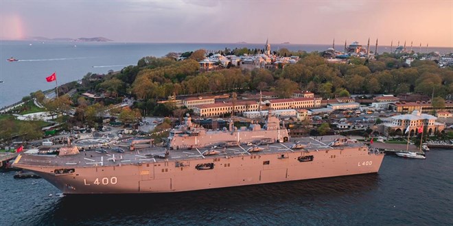 'TCG Anadolu' İstanbul'da halkın ziyaretine açıldı