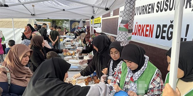 Bitlis'te Filistin'e destek için hayır çarşısı açıldı