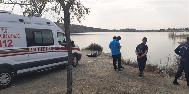 Baraj gölüne düşen otomobildeki 1 kişi öldü, 1 kişi yaralandı