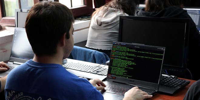 niversitelerde Siber Vatan'n koruyucusu 'beyaz apkal' hackerlar yetiiyor