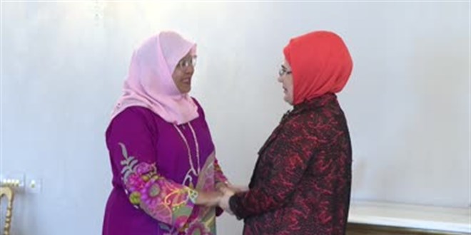 Emine Erdoğan, lider eşleri ve BM Habitat İcra Direktörü Sharif ile görüştü