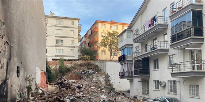 Evsiz adam kendi kurduğu kulübede yanarak can verdi