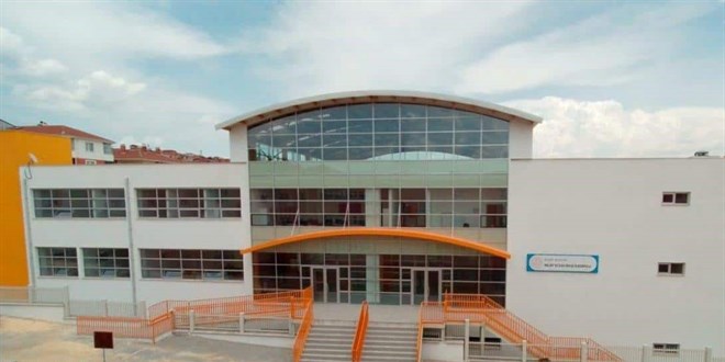 Velinin saldırısına uğrayan öğretmen yaralandı